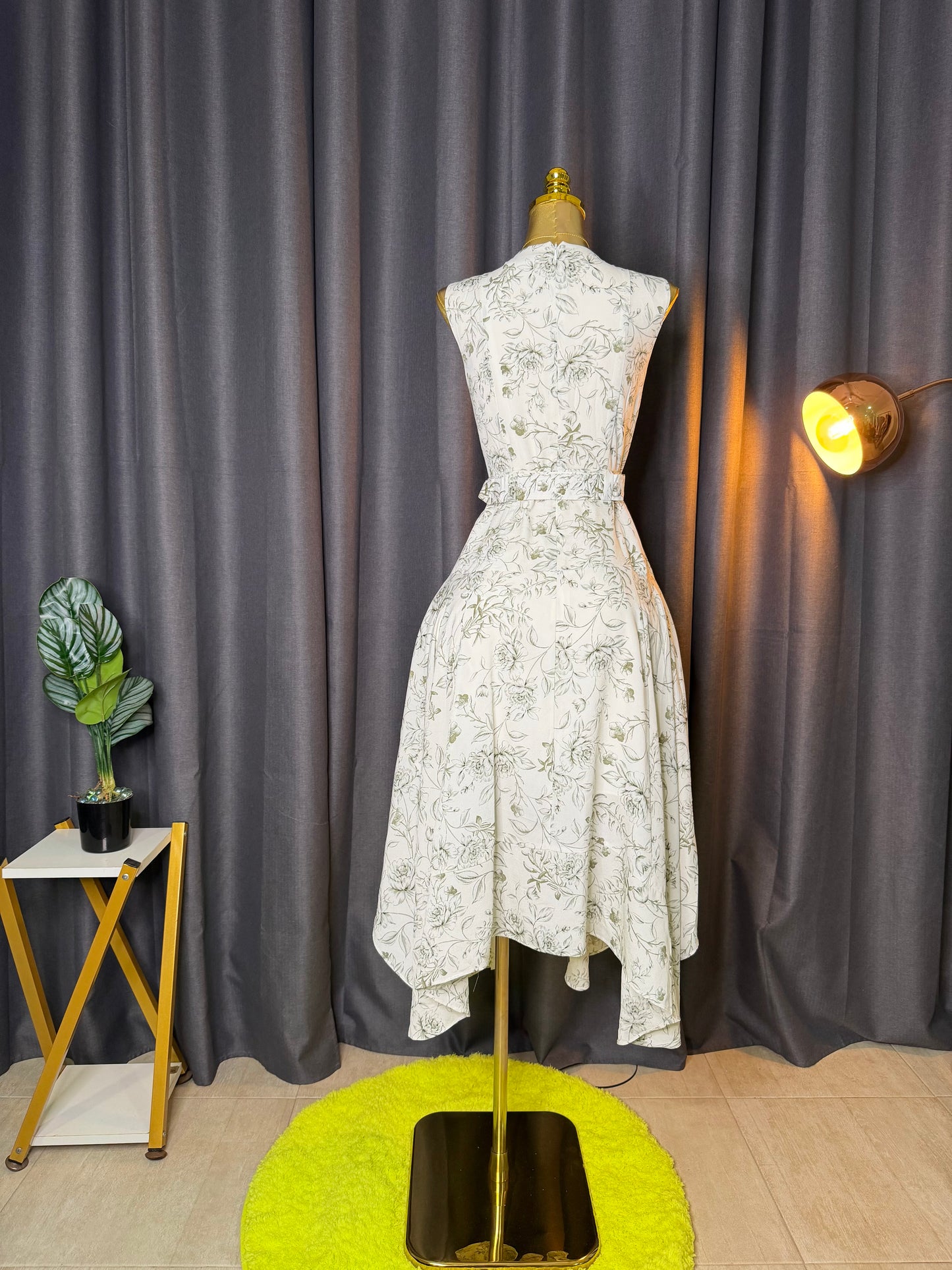 CALVIN KLEIN Size 10/12 dress