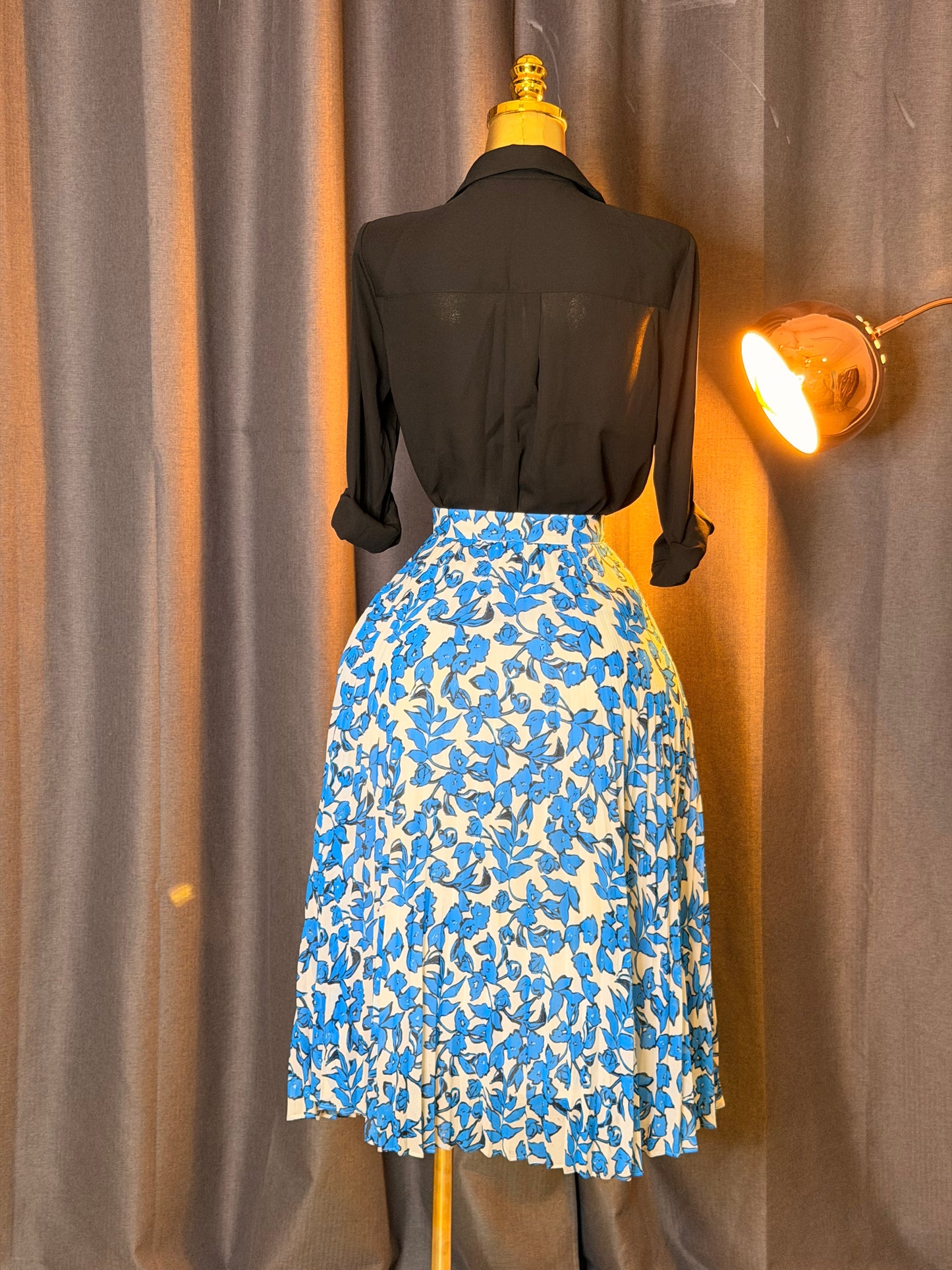 WHISTLES Size 6 pleated skirt