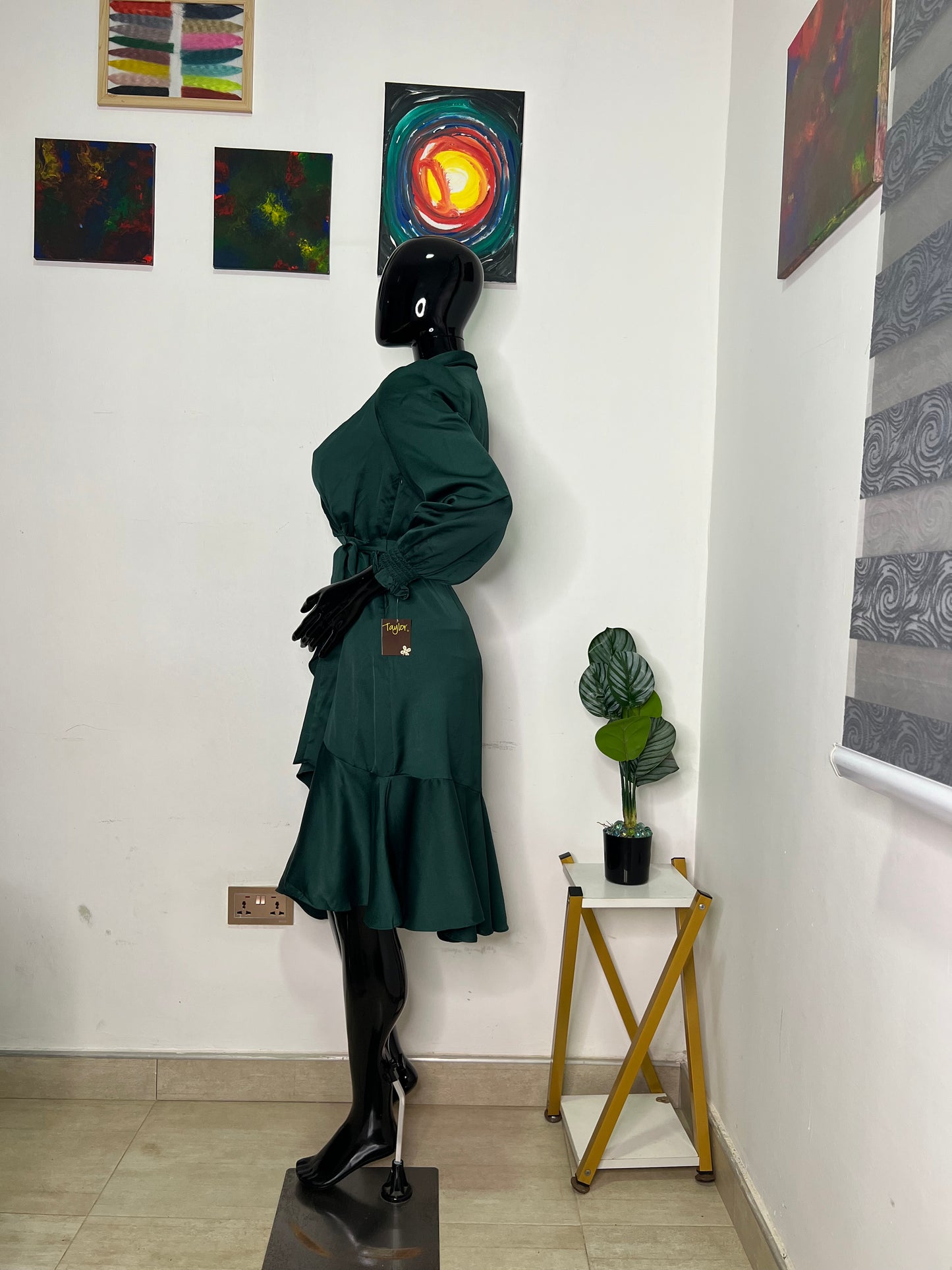 TAYLOR Size 10/12 dress