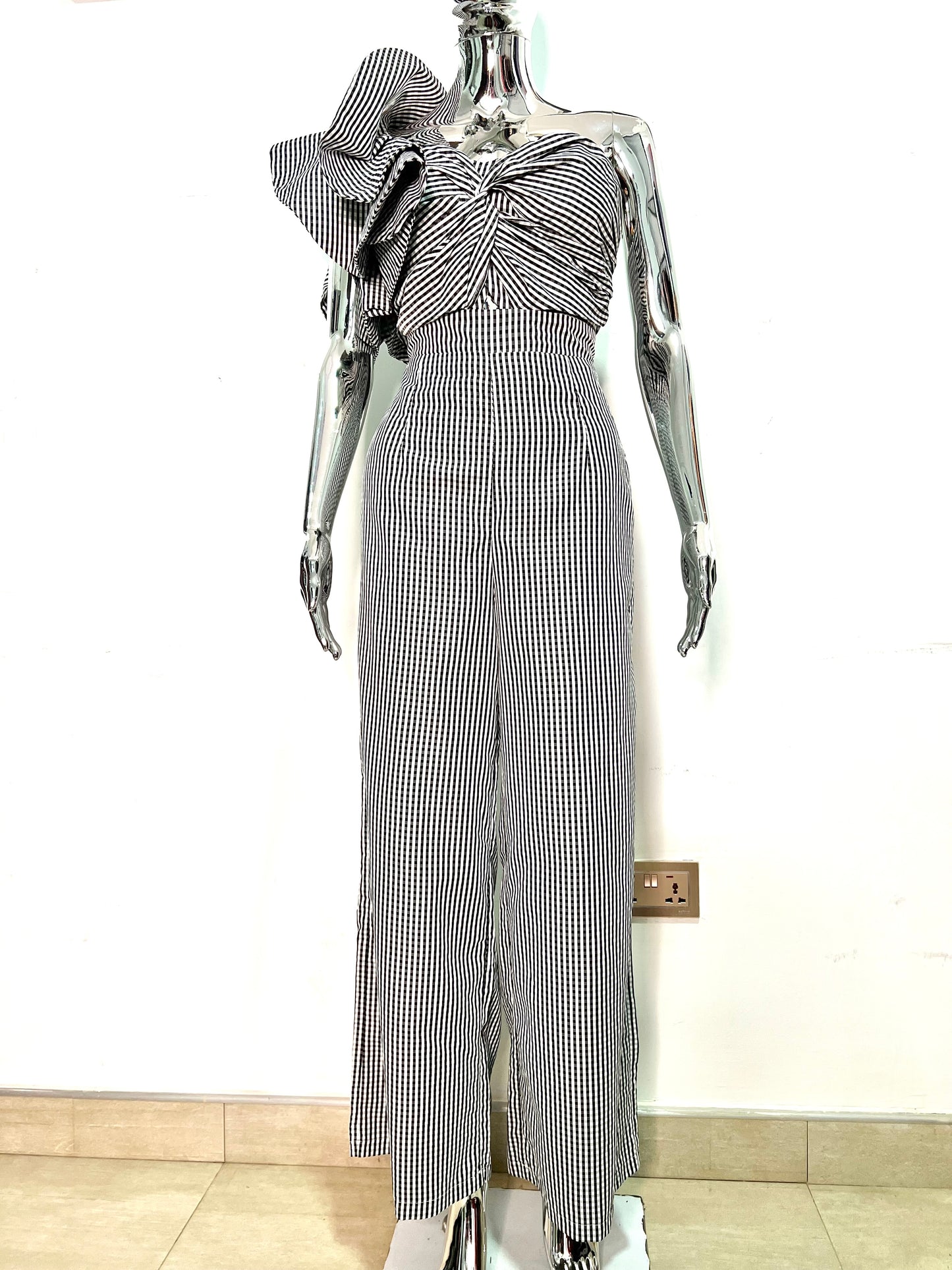 BOOHOO Size 10 jumpsuit