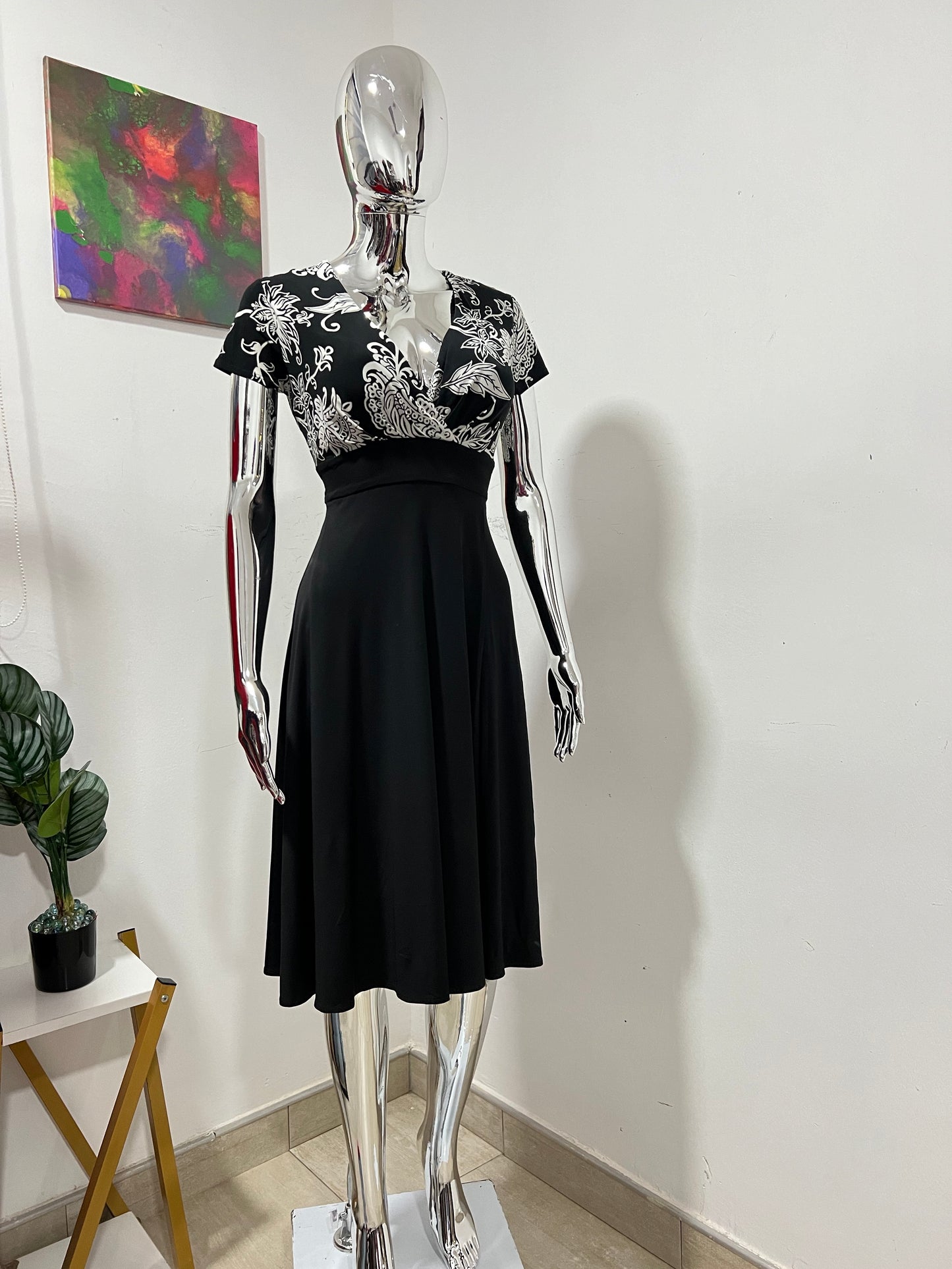 WALLIS - Size 6 black dress with white prints